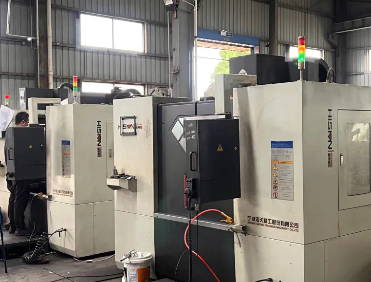 Vertical machining centers in the Jiacheng Machinery workshop
